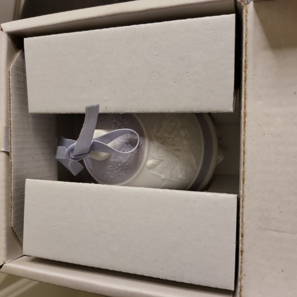 Lladro 1993 Porcelain Collectors Christmas Bell - Picture 1 of 8
